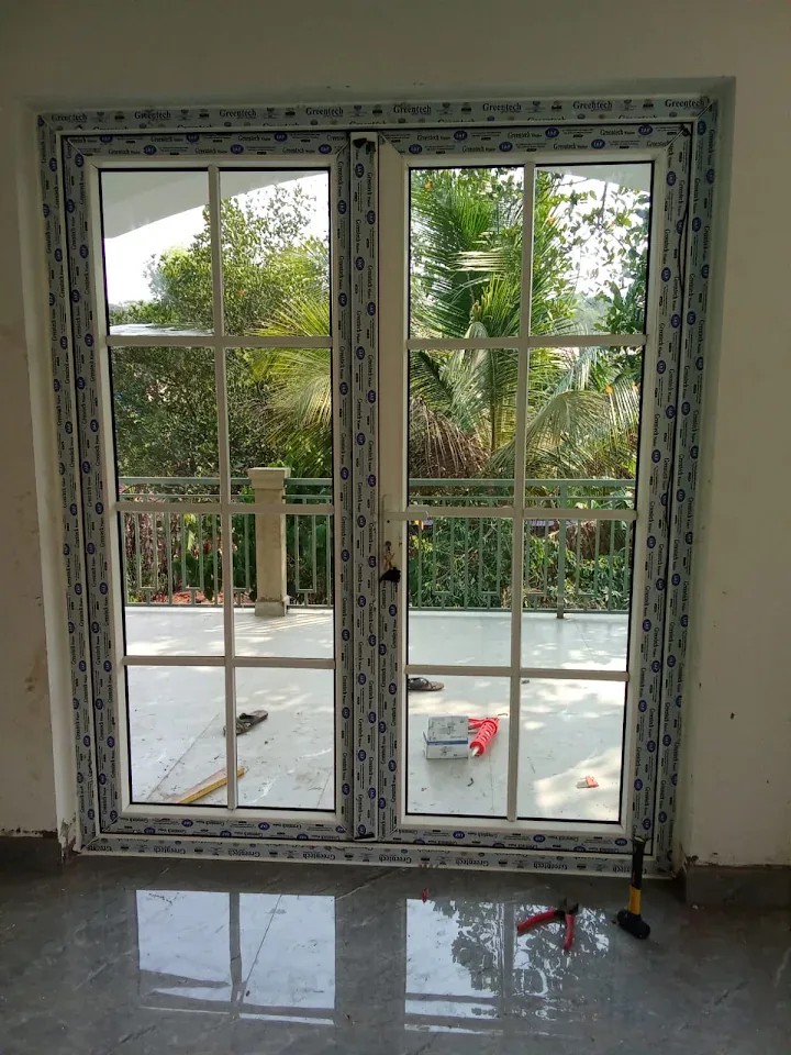 Framed glazed window installation