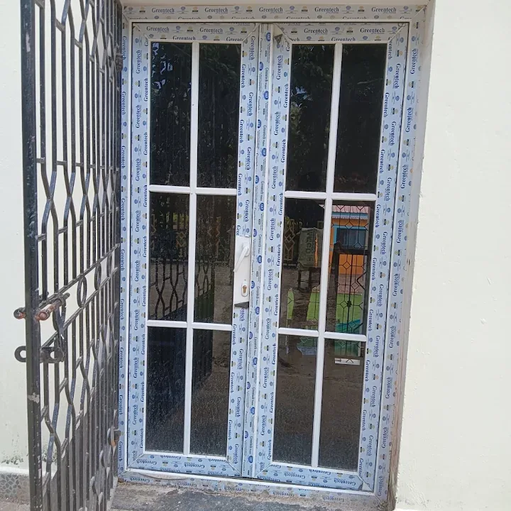 Grille-style glazed window